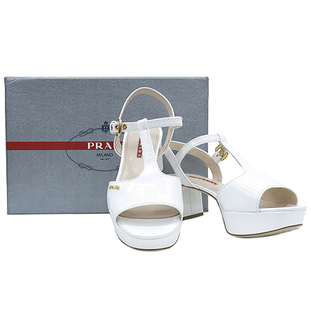 �����  ����