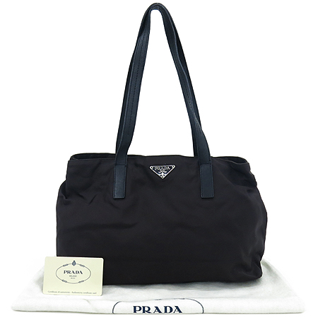 �����  �����