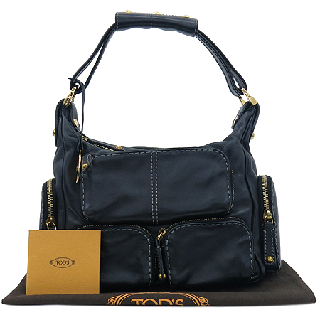 ����  �����