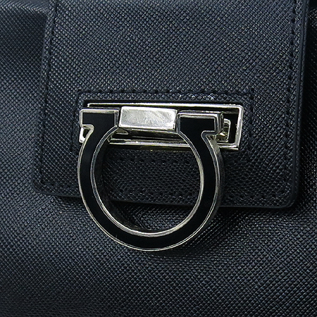 Ferragamo(��󰡸�) 21 4835 ���� ���ǾƳ� ��ġ�� ����ΰ� ����� �̹���5 - ���̺��� �߰���ǰ