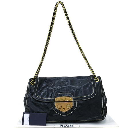 �����  �����