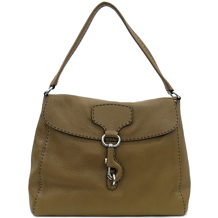 �����  �����