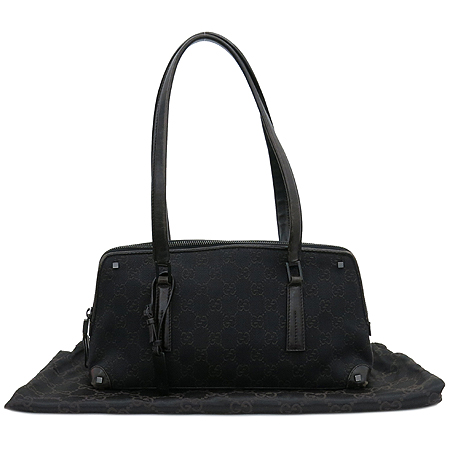 ����  �����