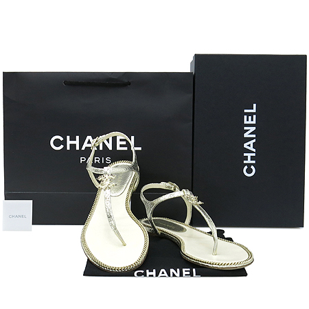 ����  ����