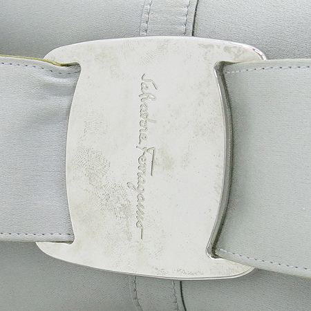 Ferragamo(��󰡸�) 22 4720 VARINA (�ٸ���) �ǹ� ��Ż �ΰ� �к긯 �̴� ũ�ν��� �̹���4 - ���̺��� �߰���ǰ