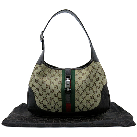 ����  �����