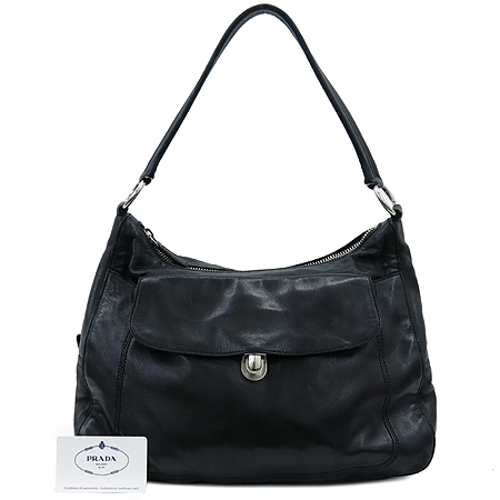 �����  �����