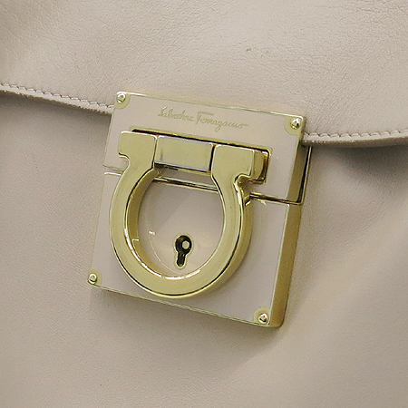 Ferragamo(��󰡸�) DH21-D782 NAPPA KID+SHEEP SKIN ������ �÷� ���� ��ġ�� ��� ��Ű ��Ʈ��+���� �Ŀ�ġ �̹���4 - ���̺��� �߰���ǰ