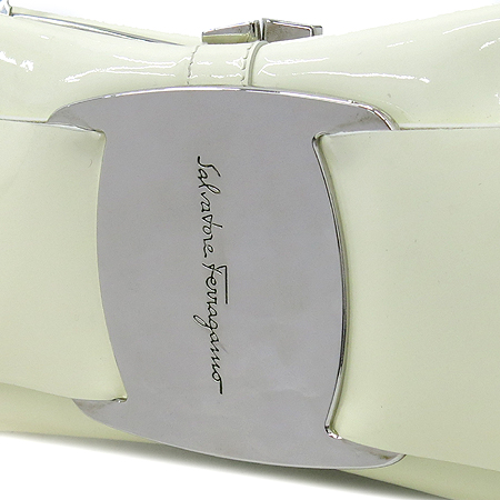 Ferragamo(��󰡸�) 21 4396 ���� �ٶ� ��� ���̴�Ʈ Ŭ��ġ��+�����Ʈ�� �̹���4 - ���̺��� �߰���ǰ