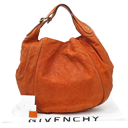 �����  �����