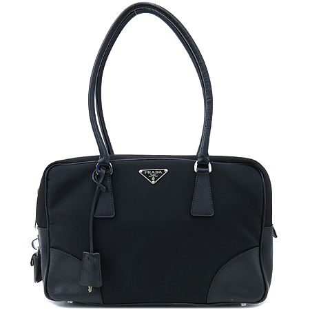 �����  �����