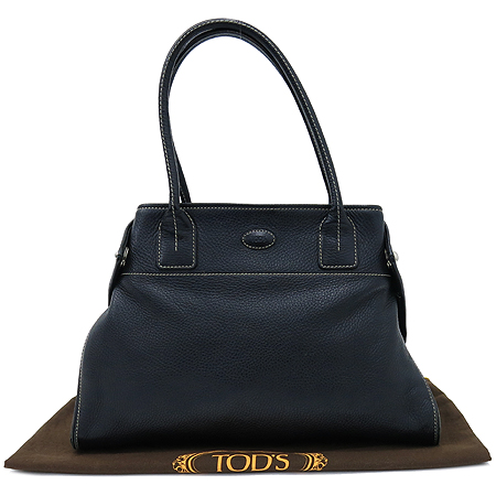 ����  �����