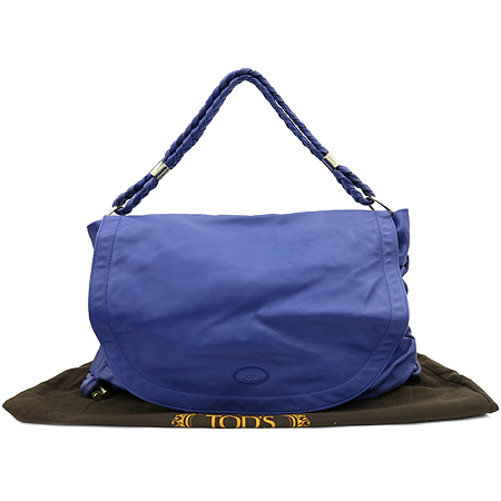 ����  �����