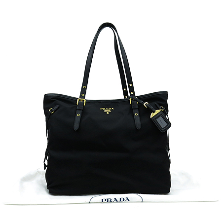 �����  �����