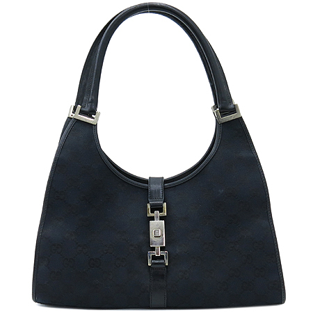 ����  �����