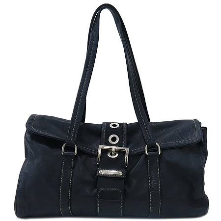 �����  �����