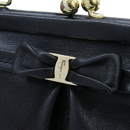 Ferragamo(��󰡸�) 22 5084 �������� ����ΰ� �ٶ���� ü�� �̴� �Ŀ�ġ �̹���4 - ���̺��� �߰���ǰ