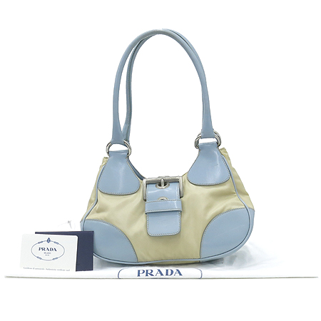 �����  �����