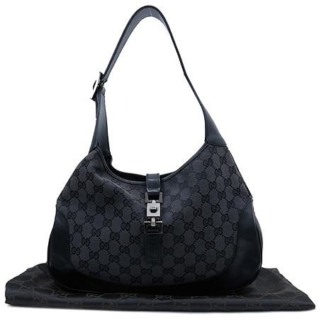 ����  �����