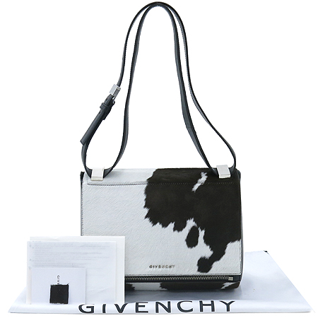 �����  �����