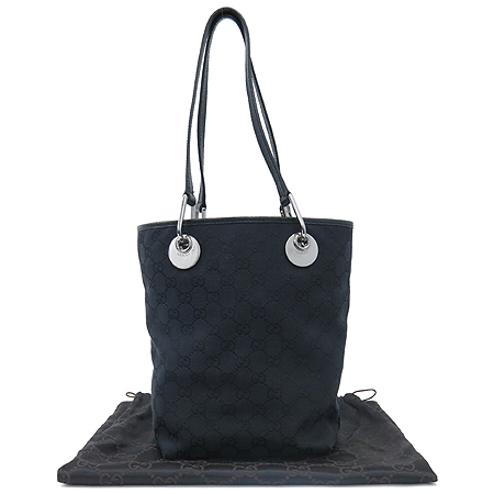 ����  �����