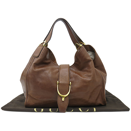 ����  �����