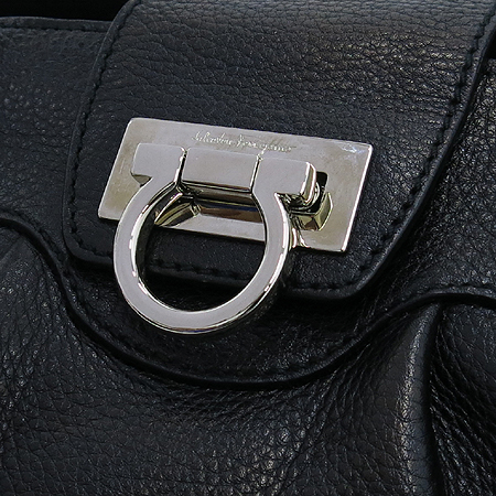 Ferragamo(��󰡸�) 21 A050 ���� ��ġ�� �� ��Ŭ �ΰ� ���� ���� ����� �̹���4 - ���̺��� �߰���ǰ