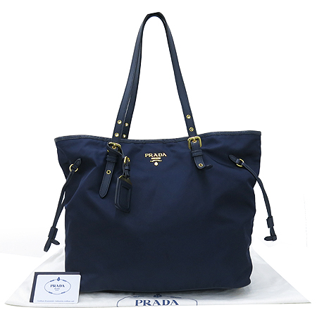 �����  �����