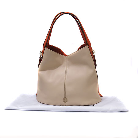 �����  �����