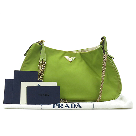 �����  �����