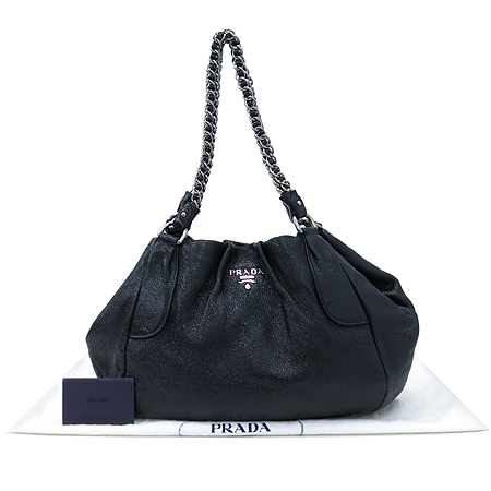 �����  �����