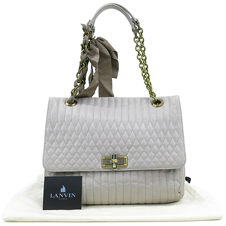 ����  �����