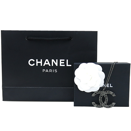 ����  �����