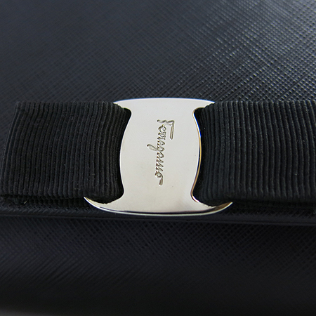 Ferragamo(��󰡸�) 22 B558 ���ǾƳ� ���� ������� ���� ü�� ����� [��������] �̹���3 - ���̺��� �߰���ǰ