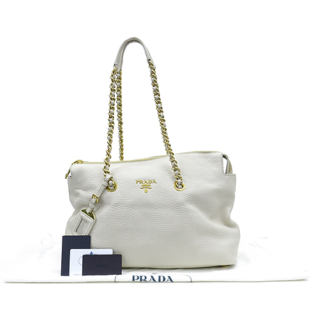 �����  �����