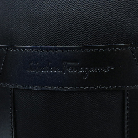 Ferragamo(��󰡸�) 24 5031 �к긯 ���� Ʈ���� ũ�ν��� �̹���3 - ���̺��� �߰���ǰ