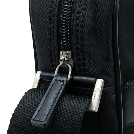 Ferragamo(��󰡸�) 24 5031 �к긯 ���� Ʈ���� ũ�ν��� �̹���4 - ���̺��� �߰���ǰ