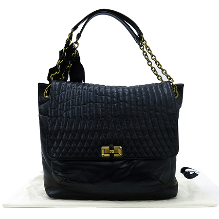 ����  �����