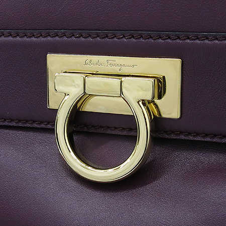 Ferragamo(��󰡸�) 21 A896 ���ǵ� ���� ����Ż ��ġ�� ����Ŭ ���Ǿ� ��Ʈ�� + �����Ʈ�� �̹���4 - ���̺��� �߰���ǰ