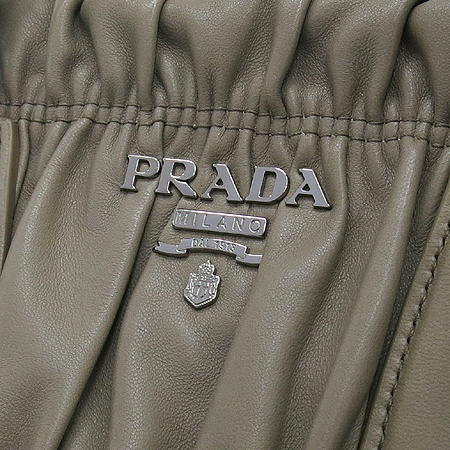 Prada(�����) BN1336 NAPPA (�簡��) ������ ��Ʈ�� + ��� ��Ʈ�� �̹���4 - ���̺��� �߰���ǰ
