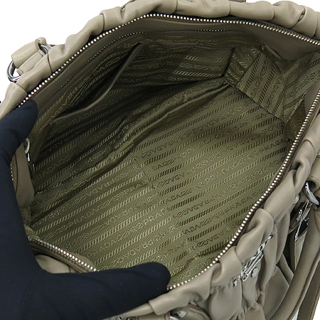 Prada(�����) BN1336 NAPPA (�簡��) ������ ��Ʈ�� + ��� ��Ʈ�� �̹���6 - ���̺��� �߰���ǰ