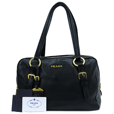 �����  �����