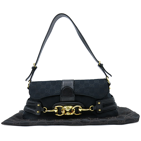 ����  �����