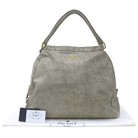 �����  �����