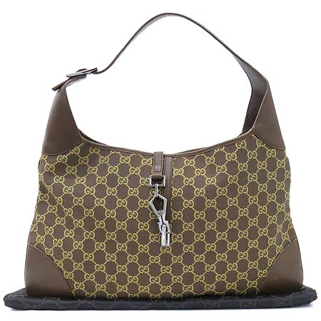 ����  �����