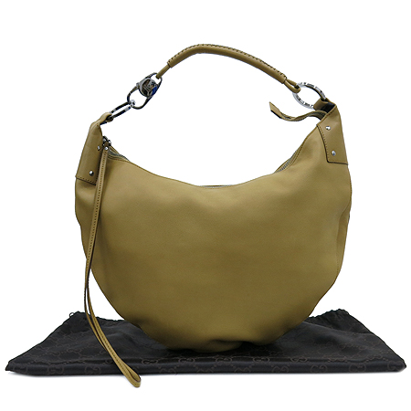 ����  �����