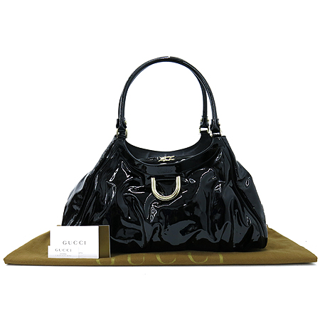 ����  �����