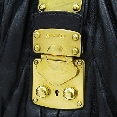 MiuMiu(�̿�̿�) RN0473 ��� �� ��Ŭ ���� ����Ų MATELASSE (��Ʈ���) ��Ʈ�� + �����Ʈ�� �̹���5 - ���̺��� �߰���ǰ