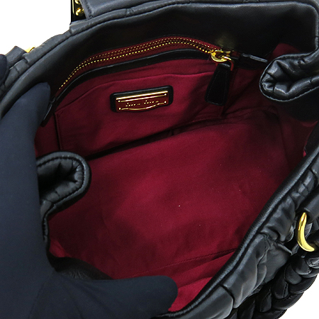 MiuMiu(�̿�̿�) RN0473 ��� �� ��Ŭ ���� ����Ų MATELASSE (��Ʈ���) ��Ʈ�� + �����Ʈ�� �̹���7 - ���̺��� �߰���ǰ