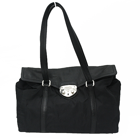 �����  �����